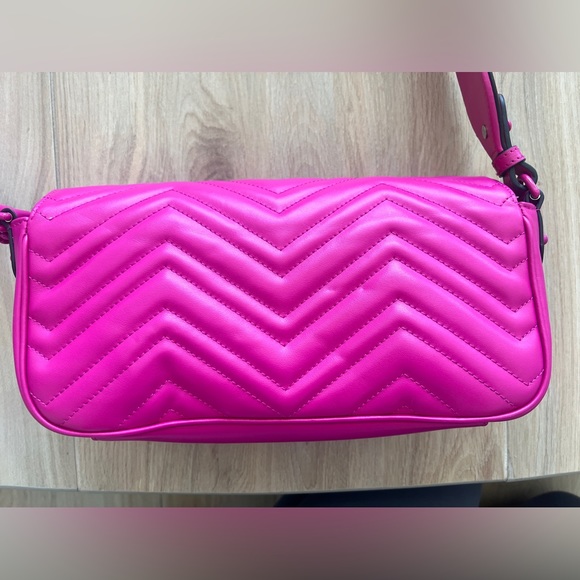 SOLD. Gucci GG Marmont Shoulder Bag! Beautiful Fuchsia color! - Picture 10 of 11